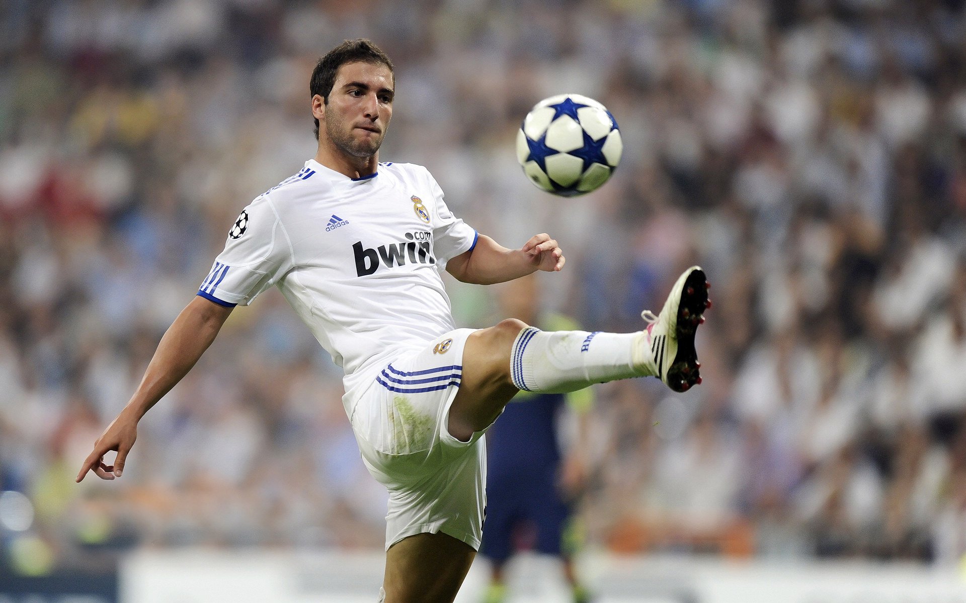 九游体育链接-西甲亮点不断，精彩门球和精彩扑救交织上演，西门足球